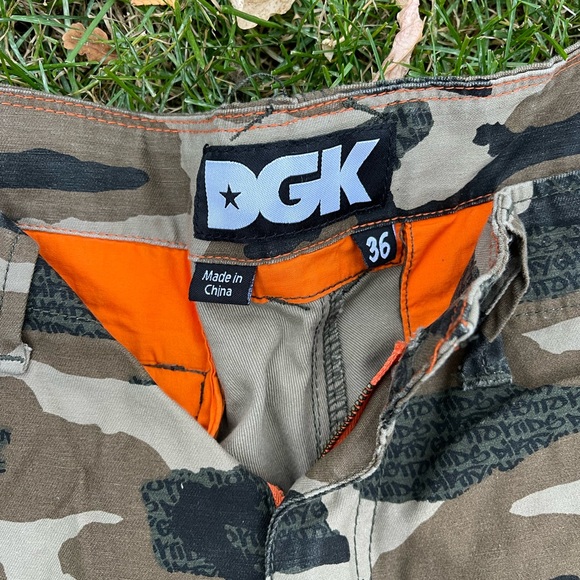 DGK camo cargo shorts size 36 - Picture 4 of 4